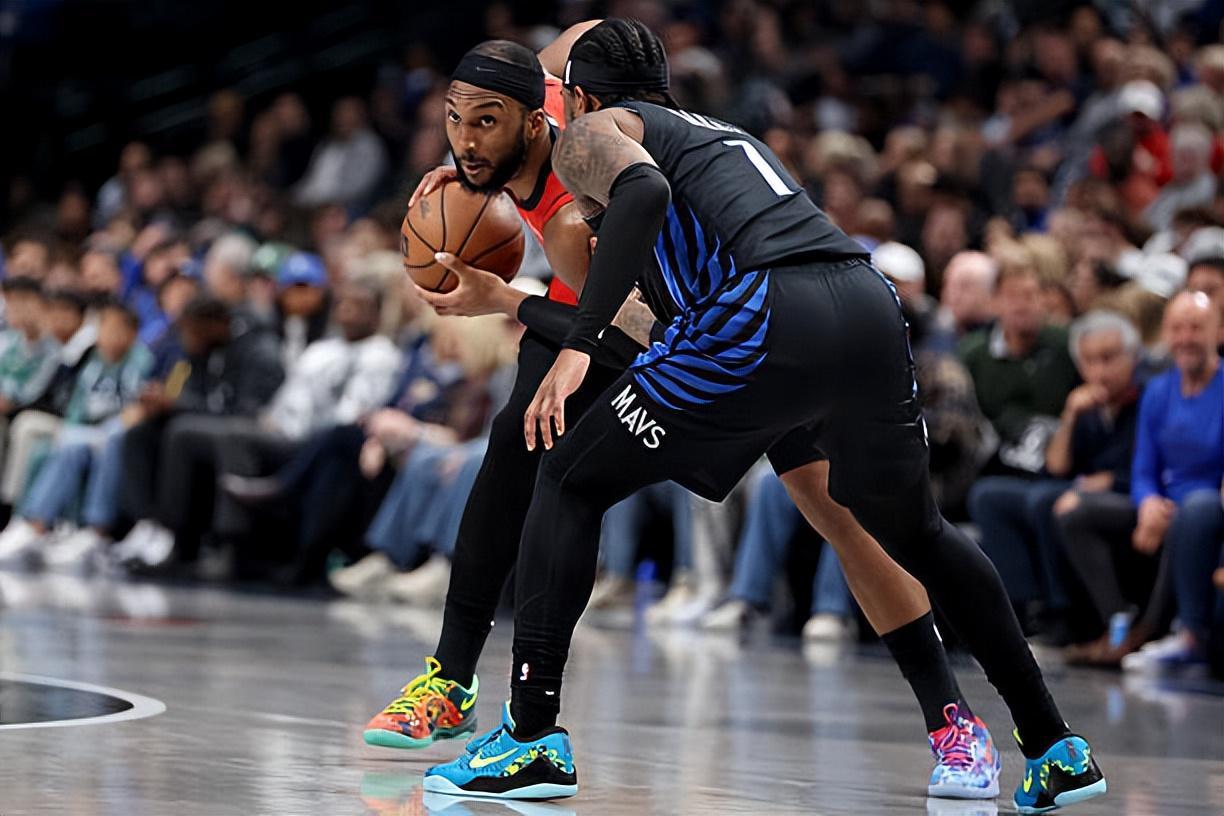 让两大铁匠担任后场双枪，火箭的战术和人员安排看起来有些搞笑？